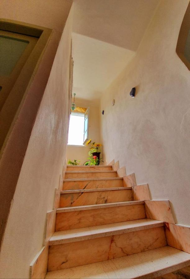 Bed and Breakfast Il Girasole ...At Andorus' House Erli Экстерьер фото