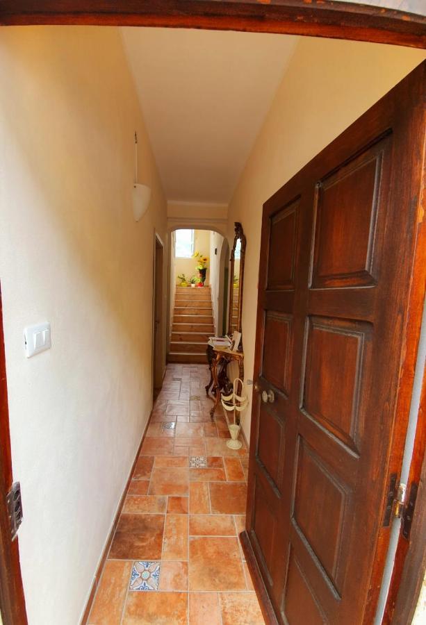 Bed and Breakfast Il Girasole ...At Andorus' House Erli Экстерьер фото