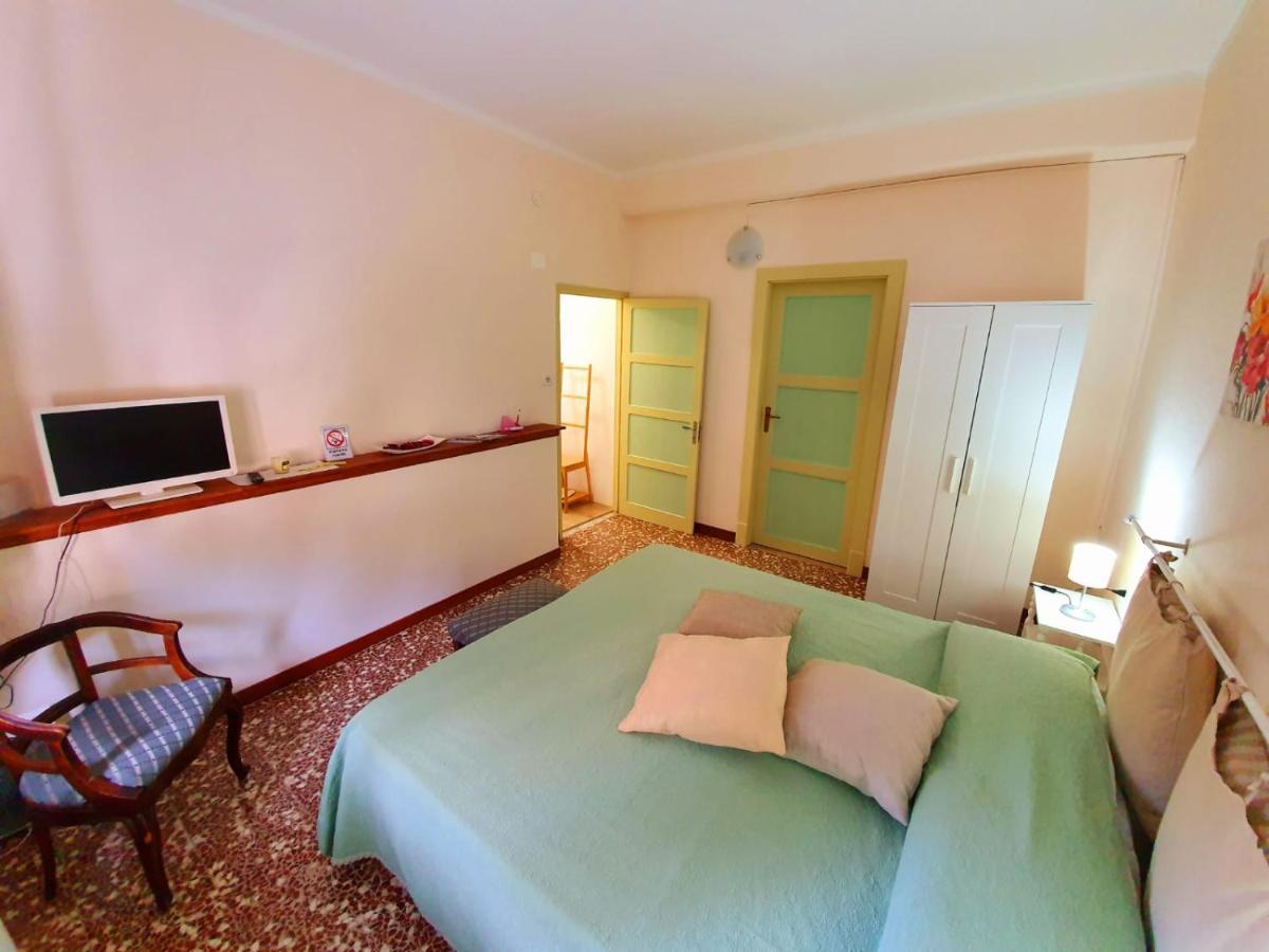 Bed and Breakfast Il Girasole ...At Andorus' House Erli Экстерьер фото